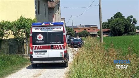 pompiano uomo si da fuoco|Pompiano: si dà fuoco in un campo, morto in ospedale。